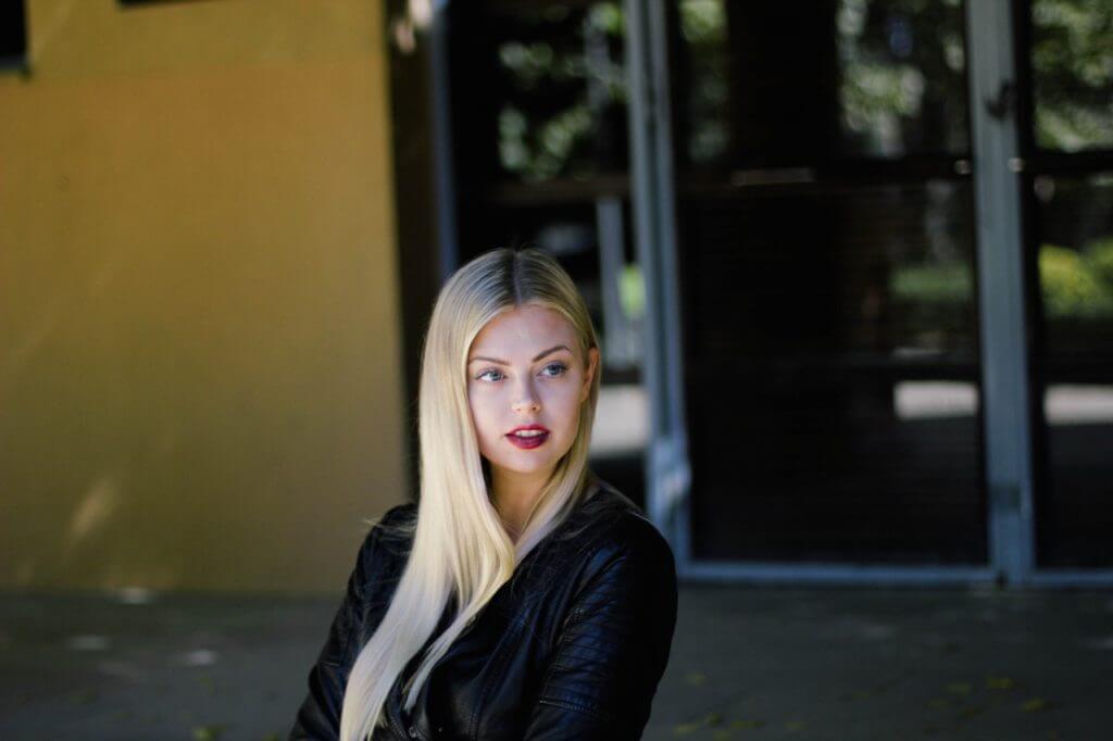 איך להתחיל עם בחורה בקבוצה